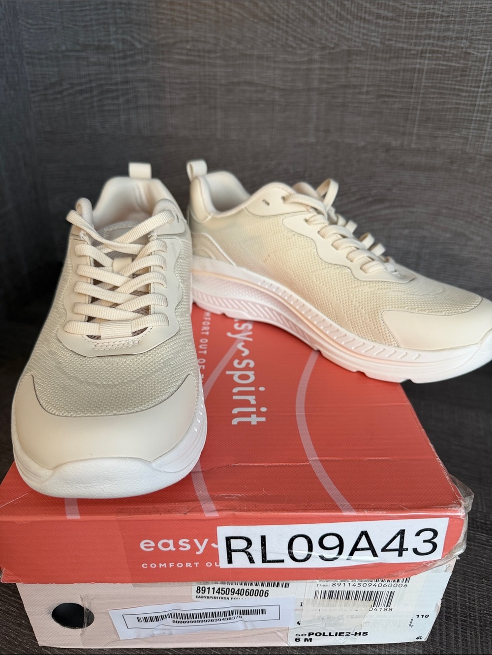 Easy Spirit Pollies Women’s Cream Comfort Walking Sneakers NIB